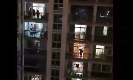 ¡Ánimo Wuhan!: los emocionantes gritos desde la ciudad china cerrada por el coronavirus. ¡Ánimo Wuhan!: los emocionantes gritos desde la ciudad china cerrada por el coronavirus.