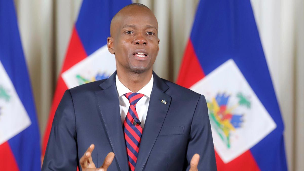 Martine afirmó haber escuchado los primeros disparos de armas automáticas en el jardín hacia la una de la mañana.