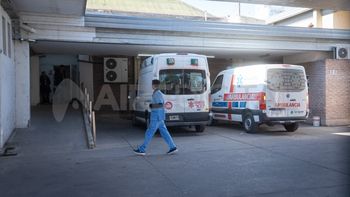 Lucha por su vida en el Cullen una mujer que fue atropellada por un vehículo que se fugó en barrio Los Hornos