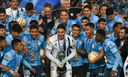 Con tres argentinos en cancha, Pachuca se consagró campeón del Torneo Apertura de México, al superar a Toluca en las dos finales con un global de 8-2. Con tres argentinos en cancha, Pachuca se consagró campeón del Torneo Apertura de México, al superar a Toluca en las dos finales con un global de 8-2.
