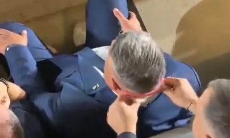 Viral el video del Chiqui Tapia que se viralizó en la Copa América: le secaron la nuca en pleno partido. Viral el video del Chiqui Tapia que se viralizó en la Copa América: le secaron la nuca en pleno partido.