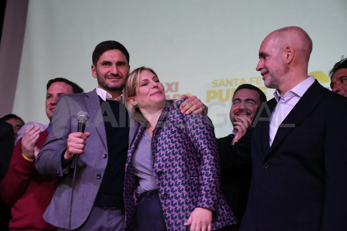 Horacio Rodríguez Larreta felicitó a Maximiliano Pullaro y a Gisela Scaglia por ganar las PASO. Horacio Rodríguez Larreta felicitó a Maximiliano Pullaro y a Gisela Scaglia por ganar las PASO.