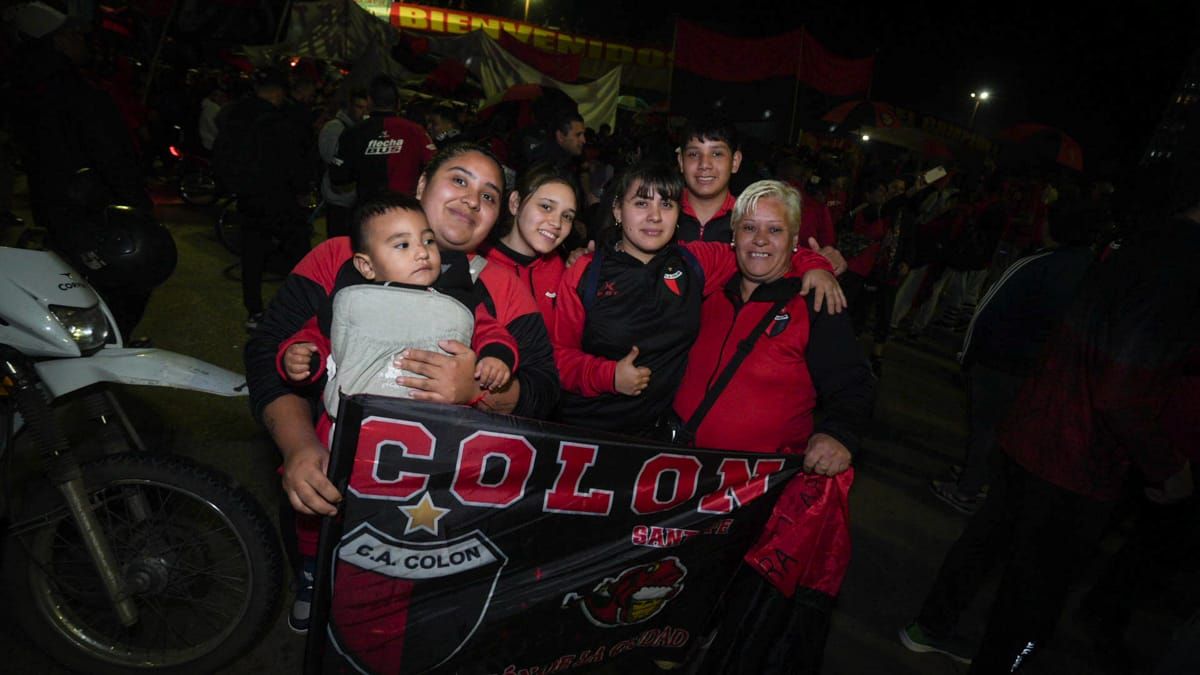 Las familias dijeron presente en una nueva caravana sabalera. Las familias dijeron presente en una nueva caravana sabalera.