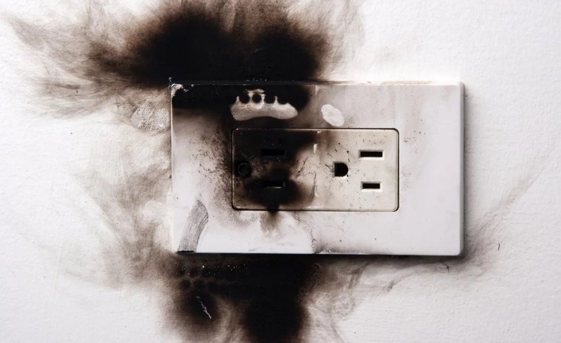 San Juan: conect&oacute; un enchufe para prender la luz y muri&oacute; electrocutado.