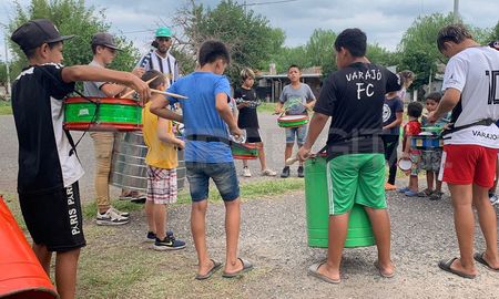 La murga Los grandes peques está conformada por 60 chicos de barrio Varadero Sarsotti. La murga Los grandes peques está conformada por 60 chicos de barrio Varadero Sarsotti.