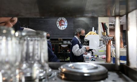 Los empresarios reclaman que se apliquen medidas que colaboren a palear la pandemia. Los empresarios reclaman que se apliquen medidas que colaboren a palear la pandemia.