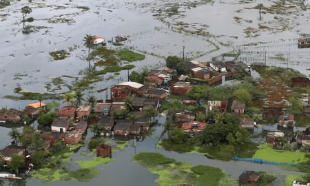 El presidente de Brasil, Jair Bolsonaro, visitó este lunes las áreas afectadas por lluvias torrenciales en el noreste del país. El presidente de Brasil, Jair Bolsonaro, visitó este lunes las áreas afectadas por lluvias torrenciales en el noreste del país.
