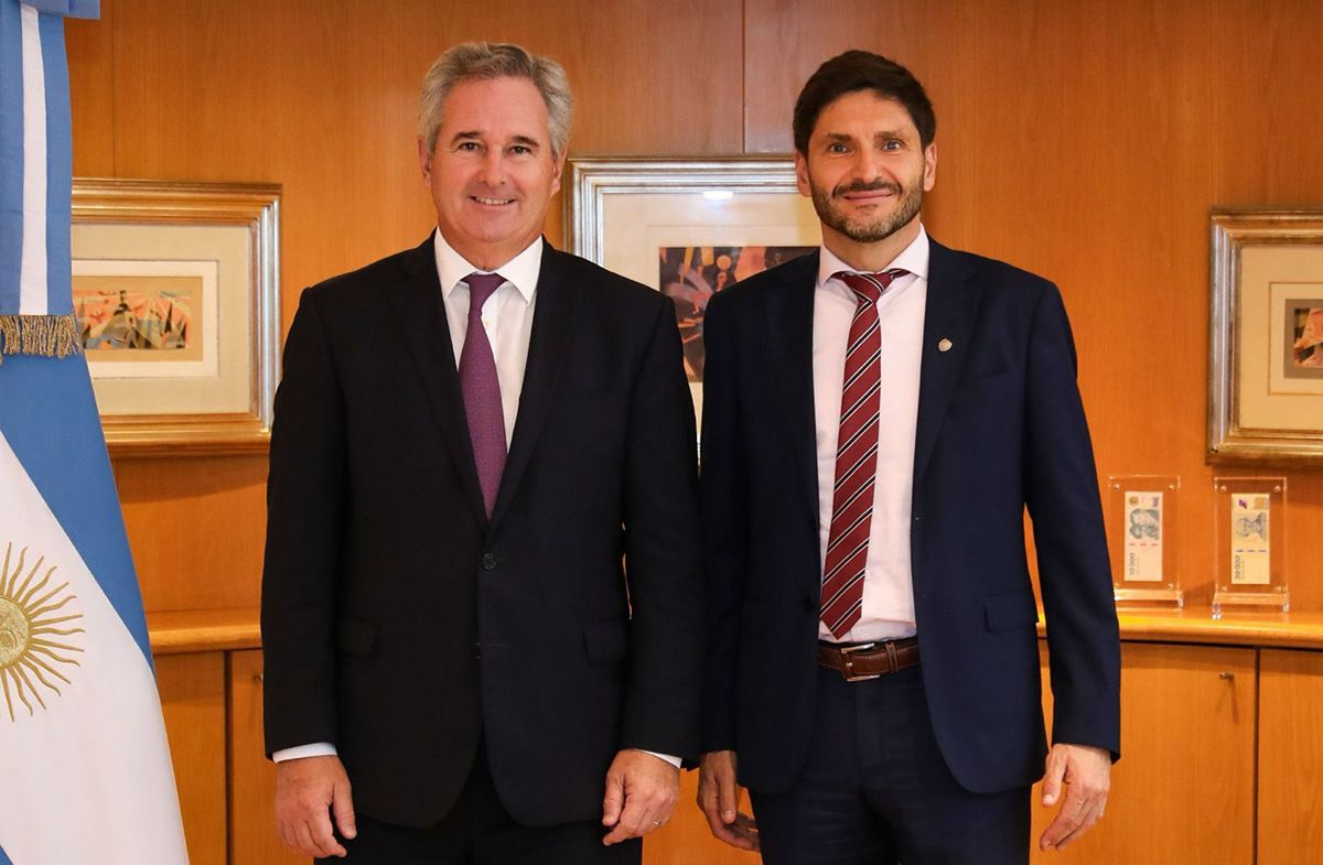 Durante la reunión, realizada en la sede de la Cancillería en la Ciudad Autónoma de Buenos Aires, también estuvieron presentes la secretaria de Comercio Exterior de la Provincia, Georgina Losada, y el secretario de Relaciones Internacionales, Claudio Díaz. Durante la reunión, realizada en la sede de la Cancillería en la Ciudad Autónoma de Buenos Aires, también estuvieron presentes la secretaria de Comercio Exterior de la Provincia, Georgina Losada, y el secretario de Relaciones Internacionales, Claudio Díaz.