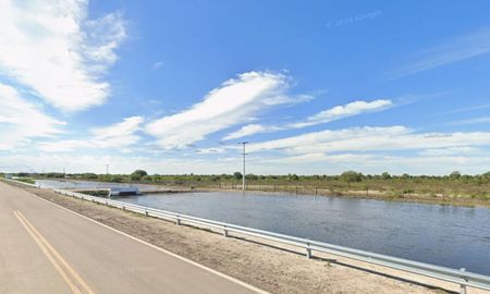 Un adolescente de 16 años fue hallado sin vida este lunes por la noche tras desaparecer mientras se bañaba en un canal en Los Amores. Un adolescente de 16 años fue hallado sin vida este lunes por la noche tras desaparecer mientras se bañaba en un canal en Los Amores.