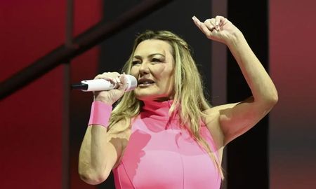 Amaia Montero volvió a cantar junto a La Oreja de Van Gogh, pero su regreso quedó marcado por las críticas a su desempeño vocal. Amaia Montero volvió a cantar junto a La Oreja de Van Gogh, pero su regreso quedó marcado por las críticas a su desempeño vocal.