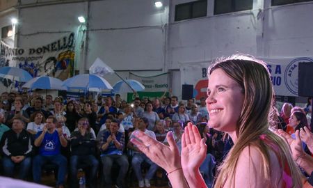 Este domingo, en Argentina, se llevan a cabo las elecciones legislativas nacionales (o también denominadas de medio término) en las que se renovarán bancas en ambas Cámaras del Congreso de la Nación. Este domingo, en Argentina, se llevan a cabo las elecciones legislativas nacionales (o también denominadas de medio término) en las que se renovarán bancas en ambas Cámaras del Congreso de la Nación.