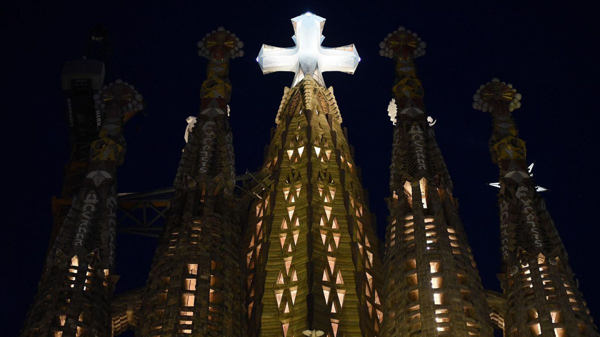Con 172,5 metros de altura, la torre de Jesucristo se convirtió oficialmente en el punto más alto del templo modernista tras la colocación de su cruz principal. Con 172,5 metros de altura, la torre de Jesucristo se convirtió oficialmente en el punto más alto del templo modernista tras la colocación de su cruz principal.