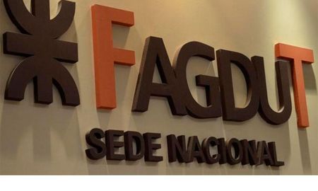 La Federación que nuclea a los docentes de la Universidad Tecnológica Nacional (Fagdut), reclamó un aumento salarial paritario entre un 10 y 15 por ciento sobre el incremento del 35 por ciento convenido en mayo último. La Federación que nuclea a los docentes de la Universidad Tecnológica Nacional (Fagdut), reclamó un aumento salarial paritario entre un 10 y 15 por ciento sobre el incremento del 35 por ciento convenido en mayo último.