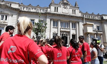 Por quinta vez, los trabajadores de Pedidos Ya reclamaron en las calles de Santa Fe. Por quinta vez, los trabajadores de Pedidos Ya reclamaron en las calles de Santa Fe.