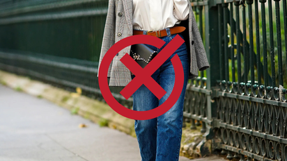 Adiós a los jeans lisos: estos son los pantalones tendencia en Europa 2025