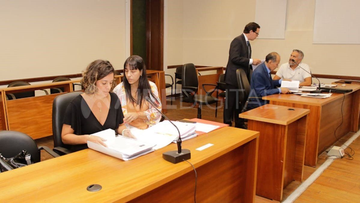 Las fiscales y defensa durante la audiencia de imputación.