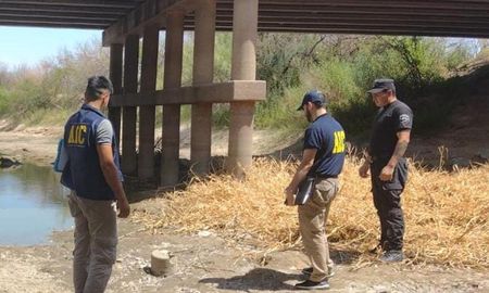 Tras dar aviso a la policía, tomó intervención en la causa la fiscal Ana Laura Gioria, quien confirmó a AIRE que lo encontrado se encuentra bajo análisis forense. Tras dar aviso a la policía, tomó intervención en la causa la fiscal Ana Laura Gioria, quien confirmó a AIRE que lo encontrado se encuentra bajo análisis forense.