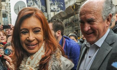 El senador nacional por Neuquén, Oscar Parrilli, se refirió en duros términos al fallo judicial que proscribe a Cristina Fernández de Kirchner. El senador nacional por Neuquén, Oscar Parrilli, se refirió en duros términos al fallo judicial que proscribe a Cristina Fernández de Kirchner.
