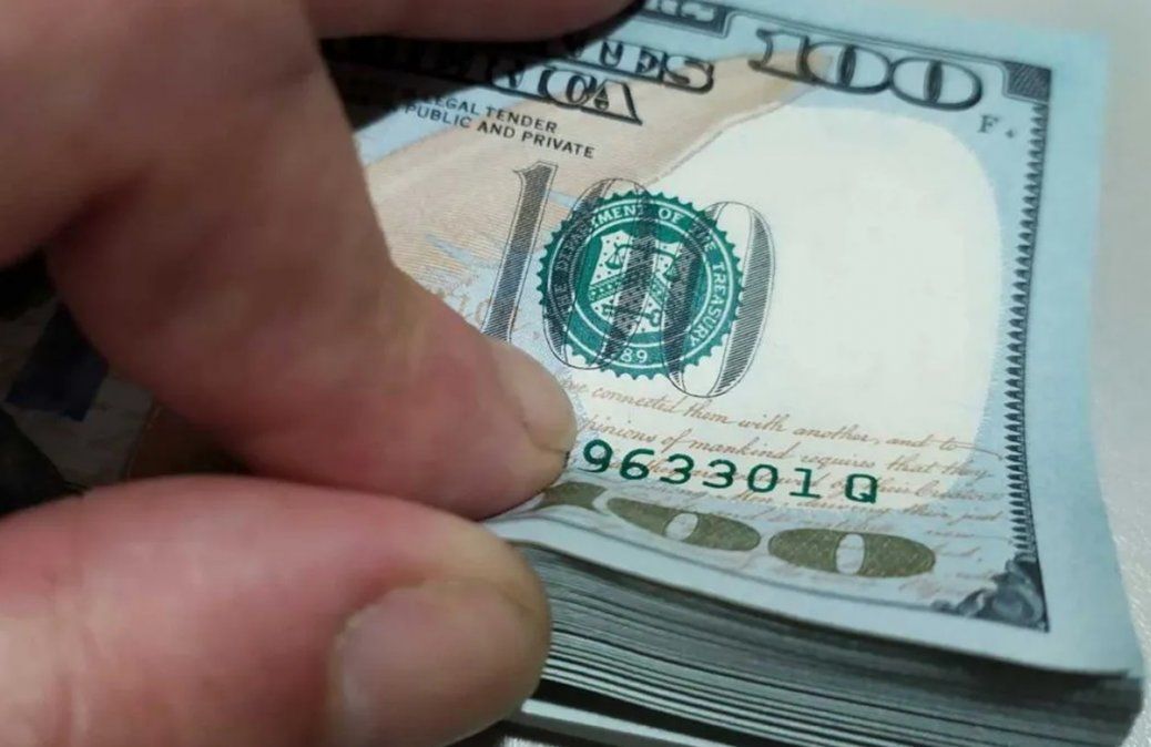El dólar blue trepó hasta los $211 marcando un nuevo récordde cotización.