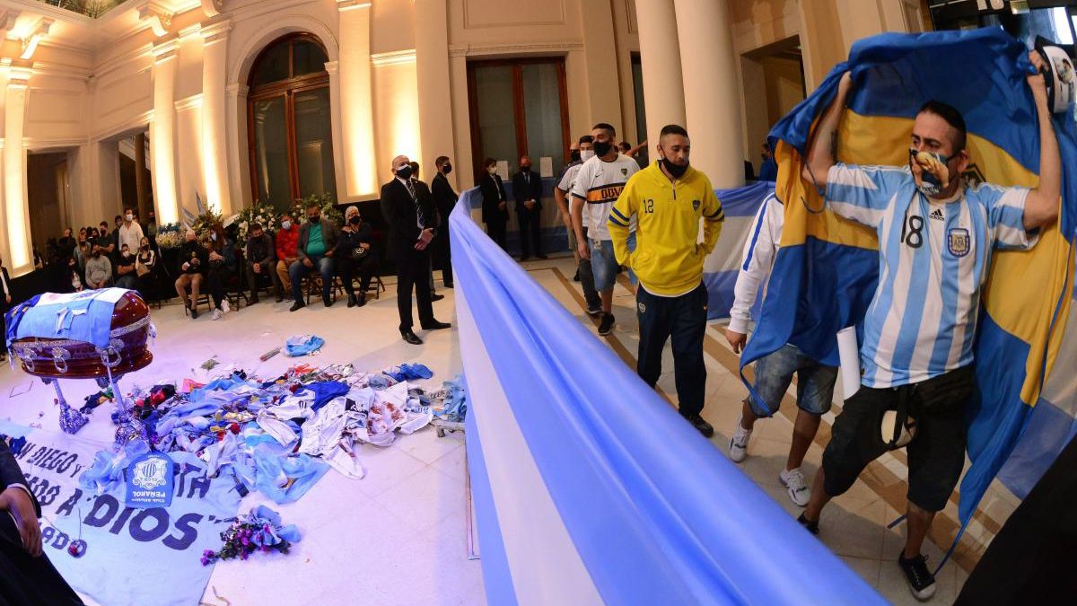 Diego Maradona fue velado en la Casa Rosada hasta las 16 horas del jueves. Muchos fanáticos no pudieron despedirse del cuerpo del diez.
