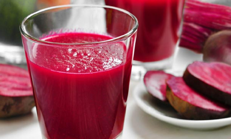 Qué beneficios tiene consumir jugo de remolacha