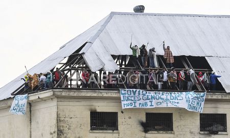 Imagen del mot&iacute;n en Devoto, Buenos Aires. Los presos reclamaron salir ante la falta de medidas sanitarias por el coronavirus.&nbsp;