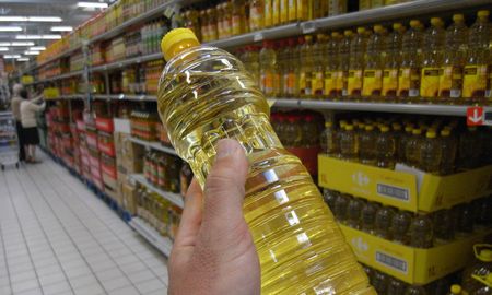 De acuerdo a un relevamiento del Departamento Estadísticasdel Centro de Almaceneros y Comerciantes Minoristas de Córdoba, diecinueveproductos de la canasta alimentaria aumentaron en promedio un 2.413% en losúltimos diez años.