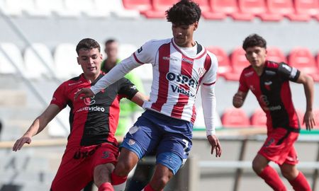 Colón y Unión se miden por las semifinales de la Copa Santa Fe. Colón y Unión se miden por las semifinales de la Copa Santa Fe.