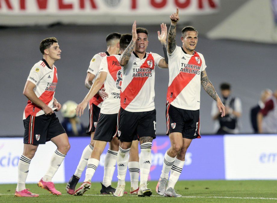 River vence a Argentinos Juniors y estira su ventaja como líder del Torneo de la Liga Profesional.