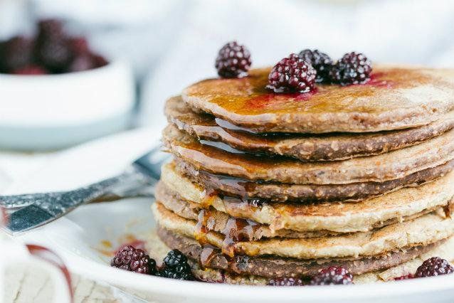 Panqueques de banana y algarroba