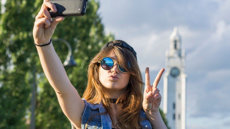 Por qué los millennials se mandan fotos todo el tiempo