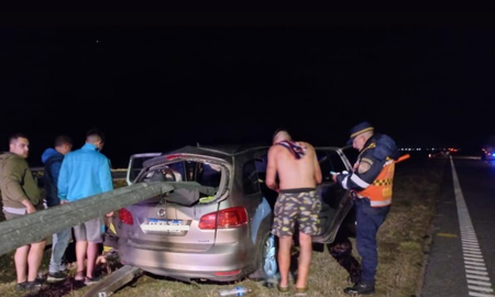 Un auto se estrelló contra el guardarrail en la autopista Córdoba-Rosario a la altura del kilómetro 623, en la mano a Córdoba. Un auto se estrelló contra el guardarrail en la autopista Córdoba-Rosario a la altura del kilómetro 623, en la mano a Córdoba.