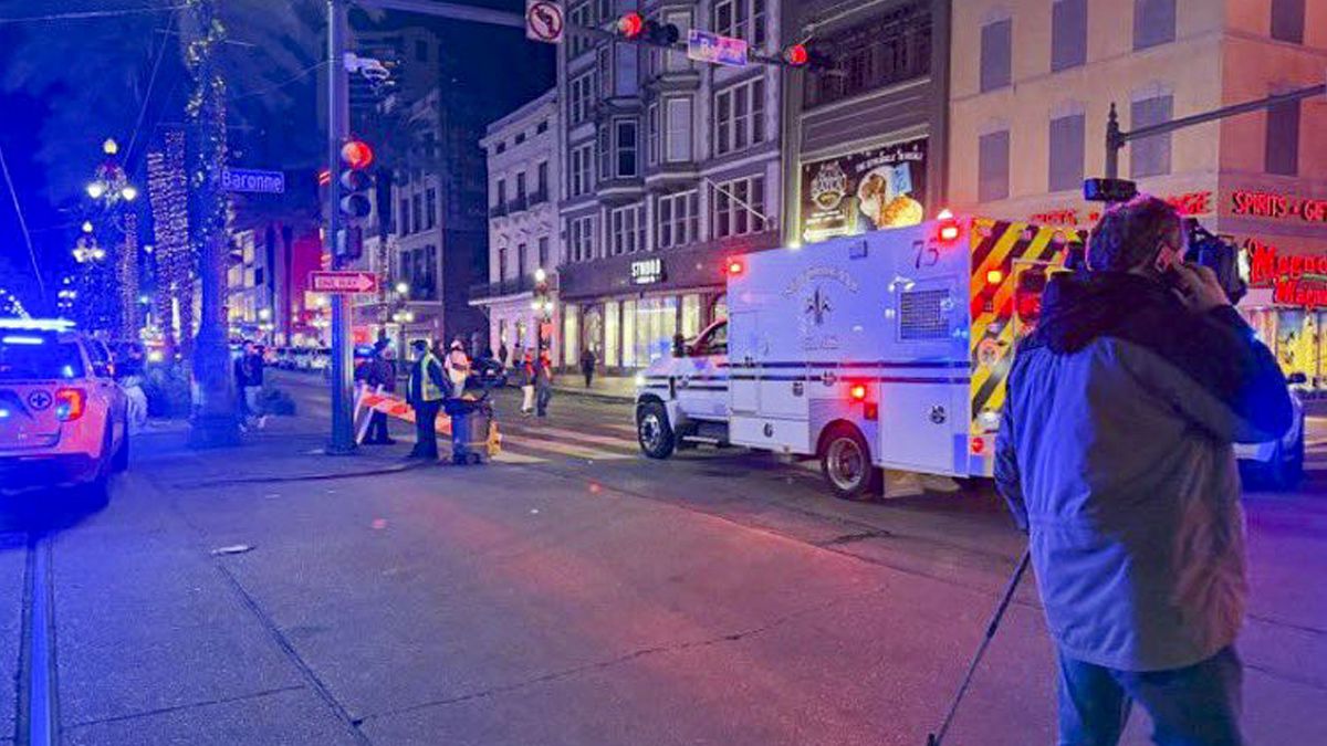 Un conductor atropelló a una multitud en Nueva Orleans y mató al menos a 10 personas. Un conductor atropelló a una multitud en Nueva Orleans y mató al menos a 10 personas.
