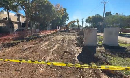 La duración del semáforo ubicados sobre calle Candioti, en sentido hacia 7 de Marzo, genera largas filas y embotellamientos en Santo Tomé. La duración del semáforo ubicados sobre calle Candioti, en sentido hacia 7 de Marzo, genera largas filas y embotellamientos en Santo Tomé.