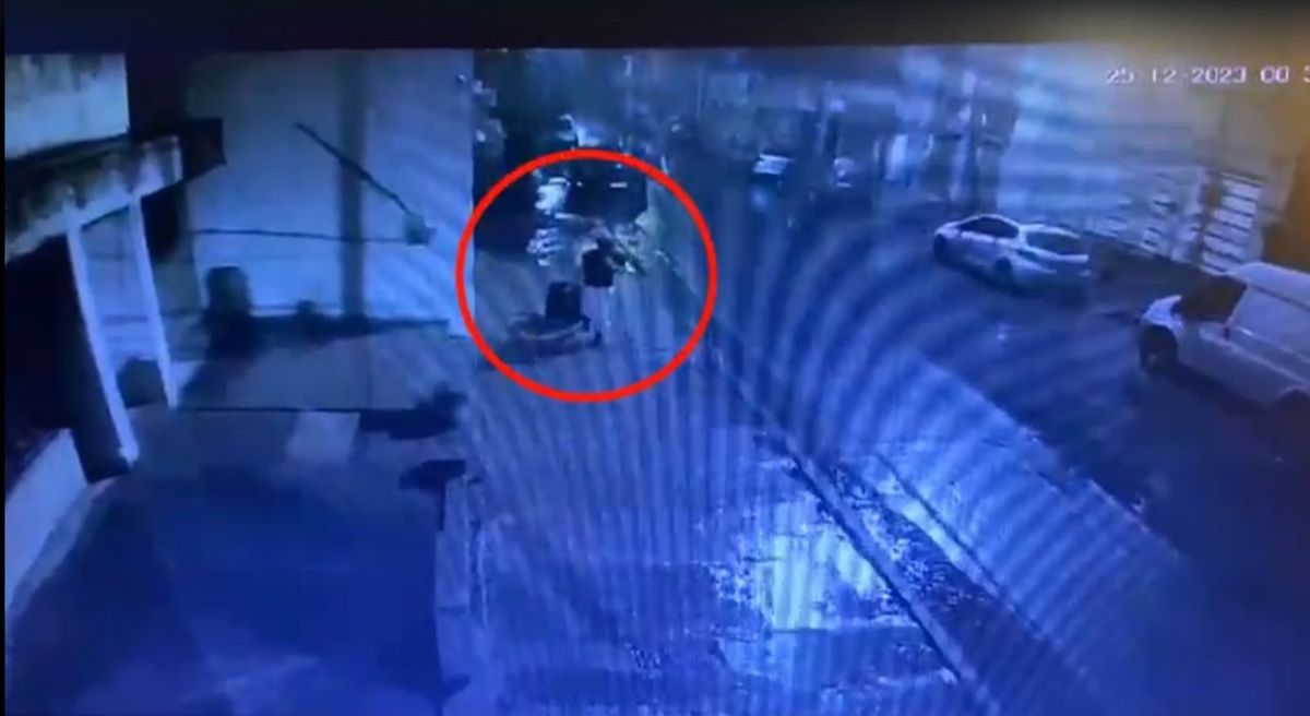 Video: así se llevó el asesino de Valentín Alsina el cuerpo descuartizado de su padre