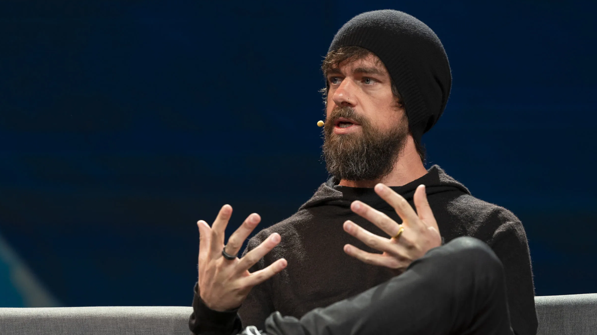 Jack Patrick Dorsey es un desarrollador de software y empresario estadounidense. Se lo conoce por ser uno de los cofundadores de Twitter.