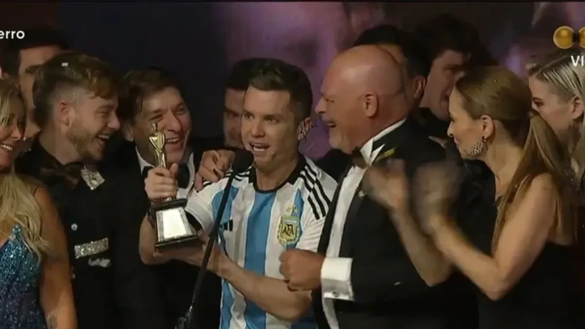 Alfa protagonizó un gran papelón en la entrega de los Martín Fierro. Alfa protagonizó un gran papelón en la entrega de los Martín Fierro.