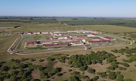 Federico Angelini confirmó que comenzó el traslado de los primeros 100 presos a la Cárcel Federal de Coronda. Federico Angelini confirmó que comenzó el traslado de los primeros 100 presos a la Cárcel Federal de Coronda.