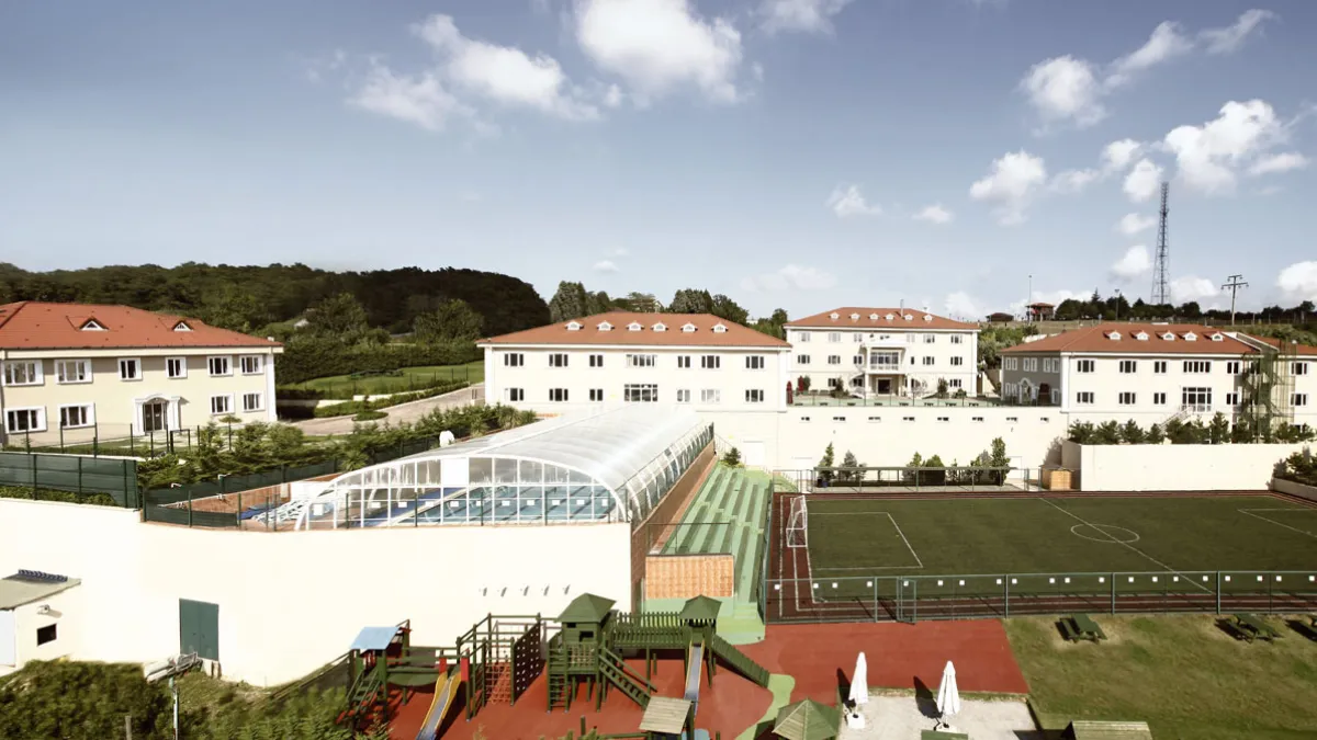 The British International School de Estambul es uno de los colegios más exclusivos del mundo. The British International School de Estambul es uno de los colegios más exclusivos del mundo.