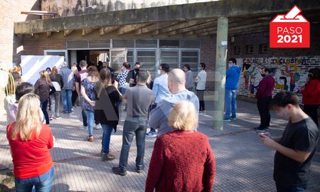 La Secretaría Electoral confirmó que se amplió el cupo de personas que podrán ingresar a los establecimientos para votar. La Secretaría Electoral confirmó que se amplió el cupo de personas que podrán ingresar a los establecimientos para votar.