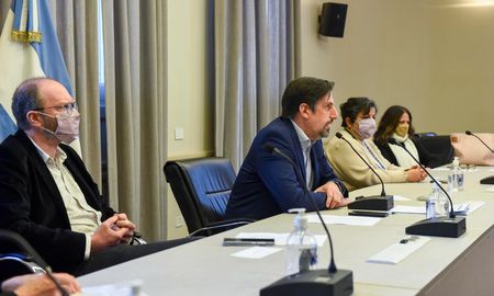 El Ministro de Educación Nicolás Trotta junto a los expertos definió el protocolo sanitario. El Ministro de Educación Nicolás Trotta junto a los expertos definió el protocolo sanitario.