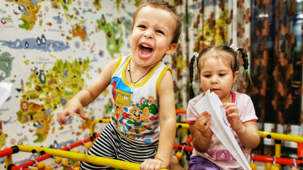 El cerebro infantil no nace completamente desarrollado. Las funciones que permiten regular impulsos, emociones y conducta se construyen progresivamente.