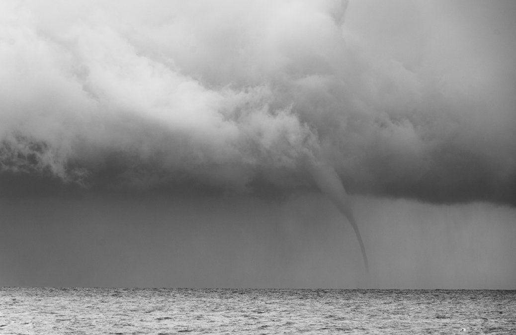 Manga marina (un tornado en el mar). En la costa de Málaga, España, en noviembre del 2014.