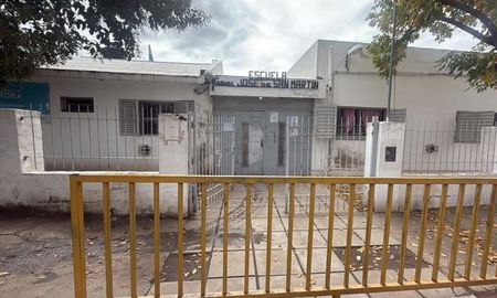Se desvaneció mientras jugaba al fútbol en la escuela durante el recreo en Córdoba. Se desvaneció mientras jugaba al fútbol en la escuela durante el recreo en Córdoba.