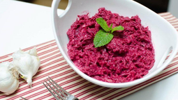 altText(Cómo hacer jrein casero: la receta tradicional judía con remolacha y rábano picante)}