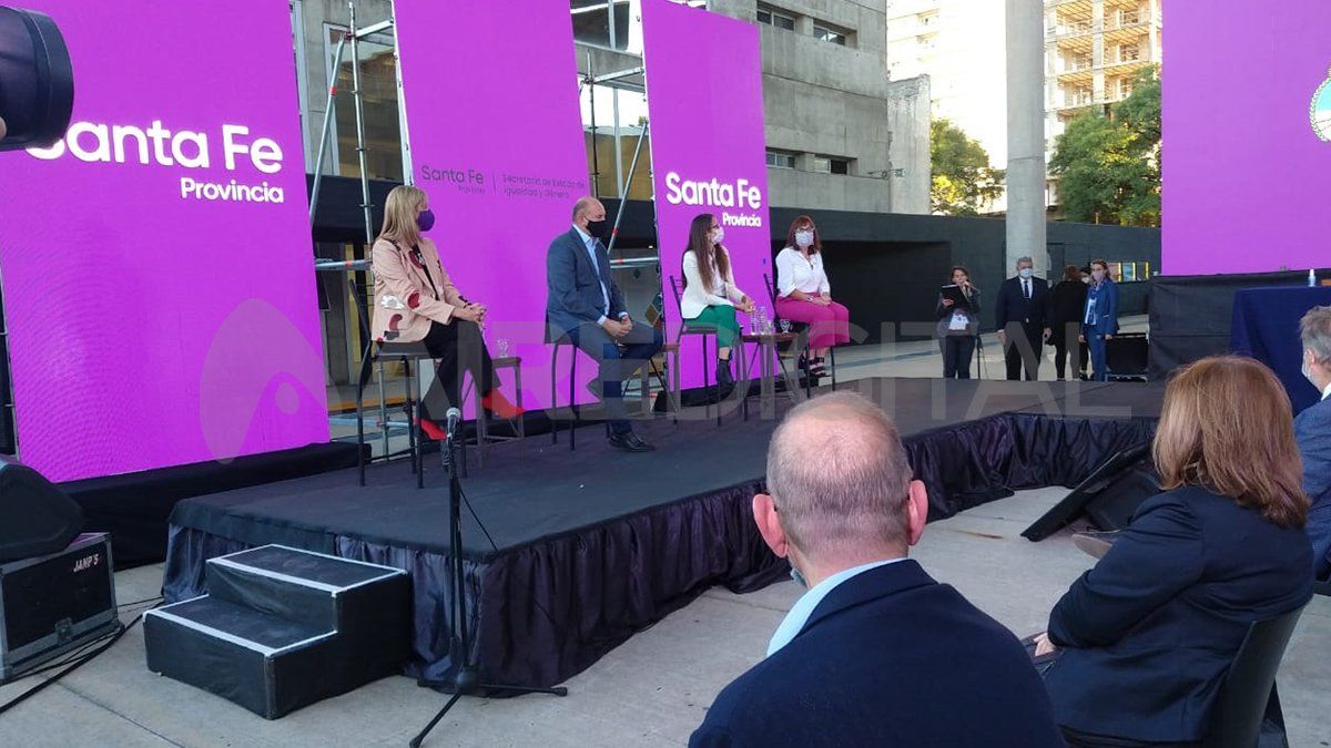 El programa Acompañar forma parte del Plan Nacional de Acción contra las Violencias por Motivos de Género 2020-2022 impulsado por el Ministerio de Mujeres, Género y Diversidad de la Nación.