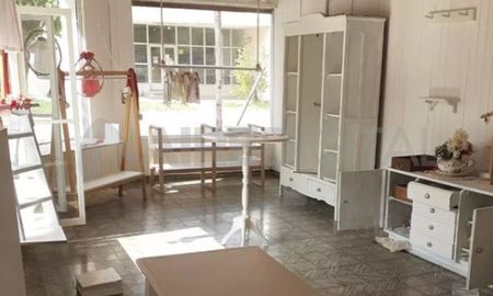 Babymali, es el nombre del negocio que Paula encontró así, completamente vacío Babymali, es el nombre del negocio que Paula encontró así, completamente vacío