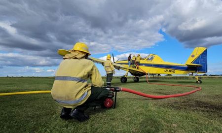 Brigadistas de Santa Fe recibieron la capacitación sobre usos de medios aéreos para el manejo de incendios forestales. Brigadistas de Santa Fe recibieron la capacitación sobre usos de medios aéreos para el manejo de incendios forestales.