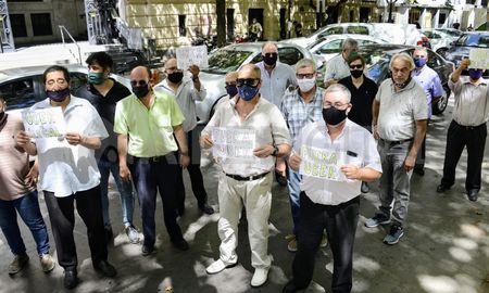 Uber no tiene cabida en la ciudad, aseguraron los remiseros de Rosario. Uber no tiene cabida en la ciudad, aseguraron los remiseros de Rosario.