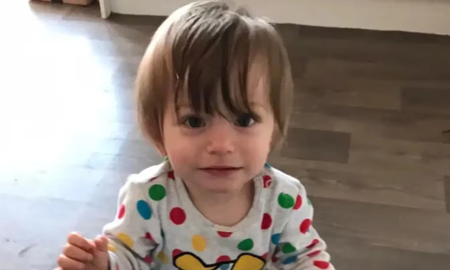 Un niño de dos años murió de hambre tras pasar una semana junto al cadáver de su padre Un niño de dos años murió de hambre tras pasar una semana junto al cadáver de su padre